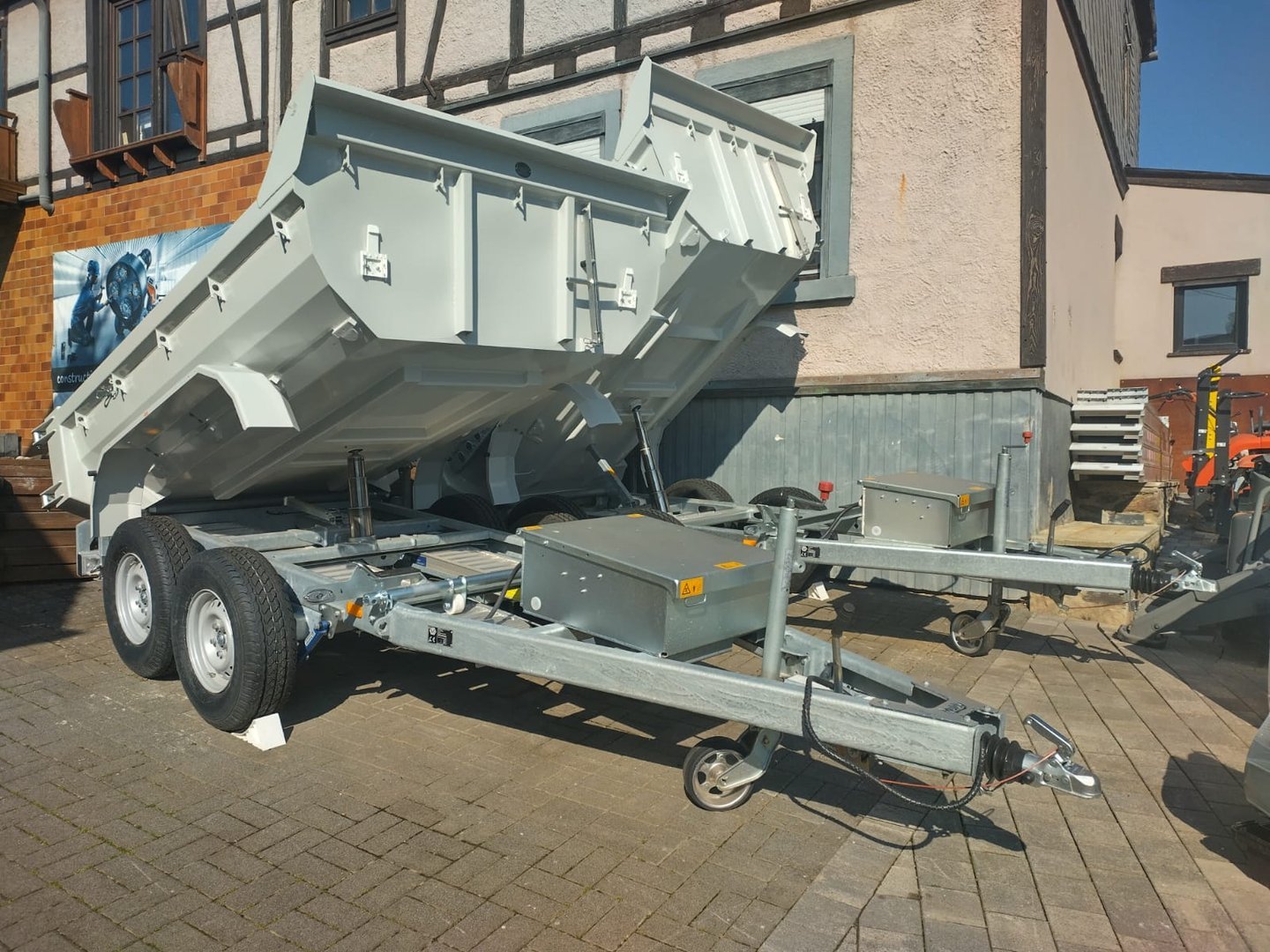 Muldy 3500 Cargo PLUS –  Kippanhänger – elektrohydraulisch, Ausstellung