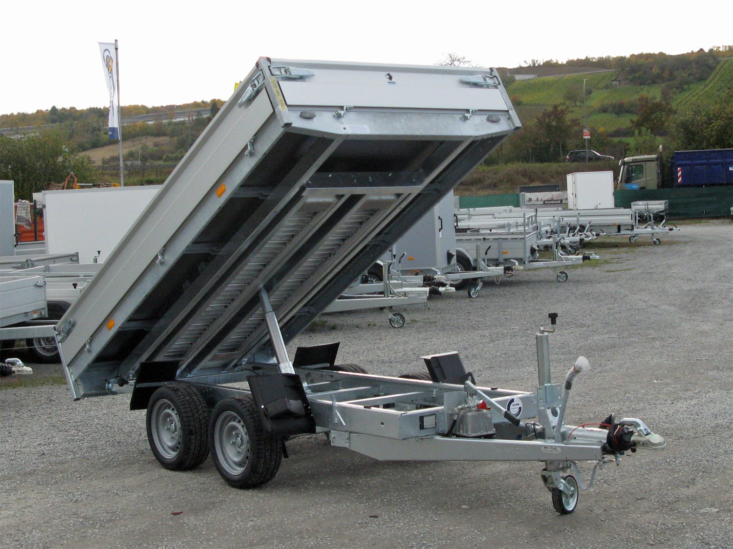 Hapert Cobalt HB-2 – Multi-Anhänger – 2.700 kg, Auffahrpaket