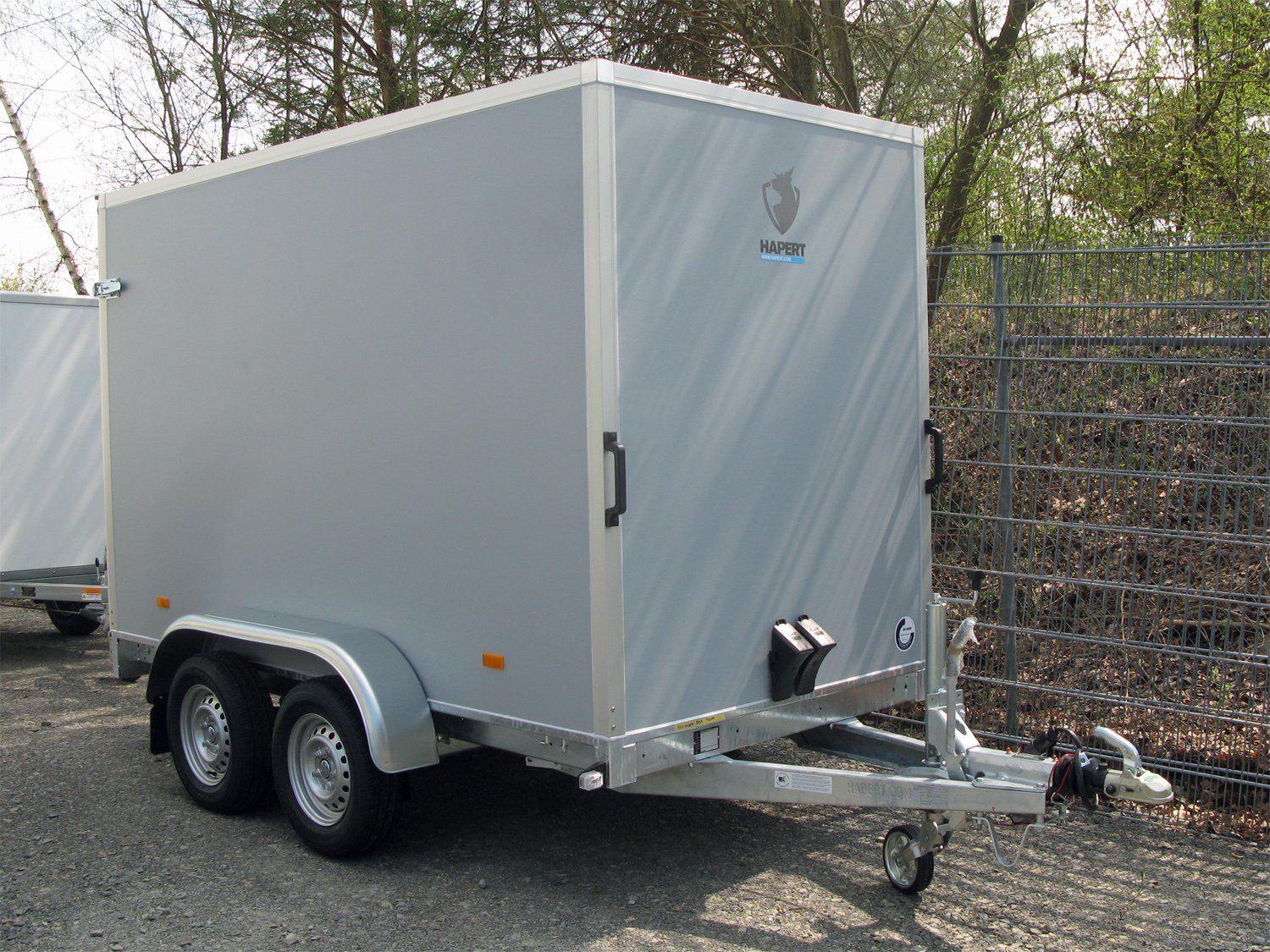 Hapert Sapphire L-2 – Tieflader-Kofferanhänger – 2.000 kg