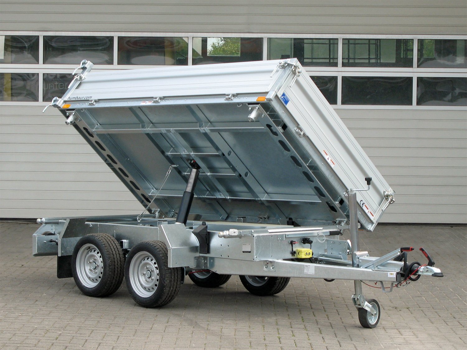 Humbaur HTK 2700.27 – Alu-Kippanhänger – elektrische Pumpe