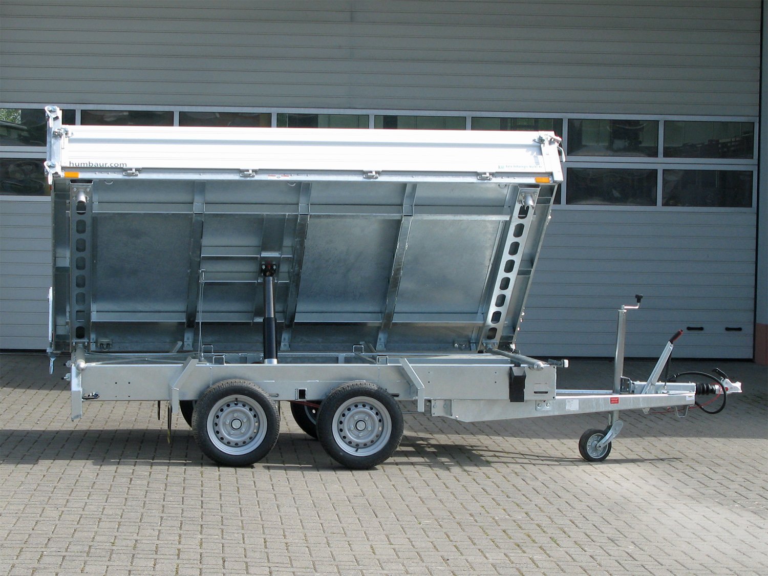 Humbaur HTK 3000.31 – Alu-Kippanhänger – elektrische Pumpe