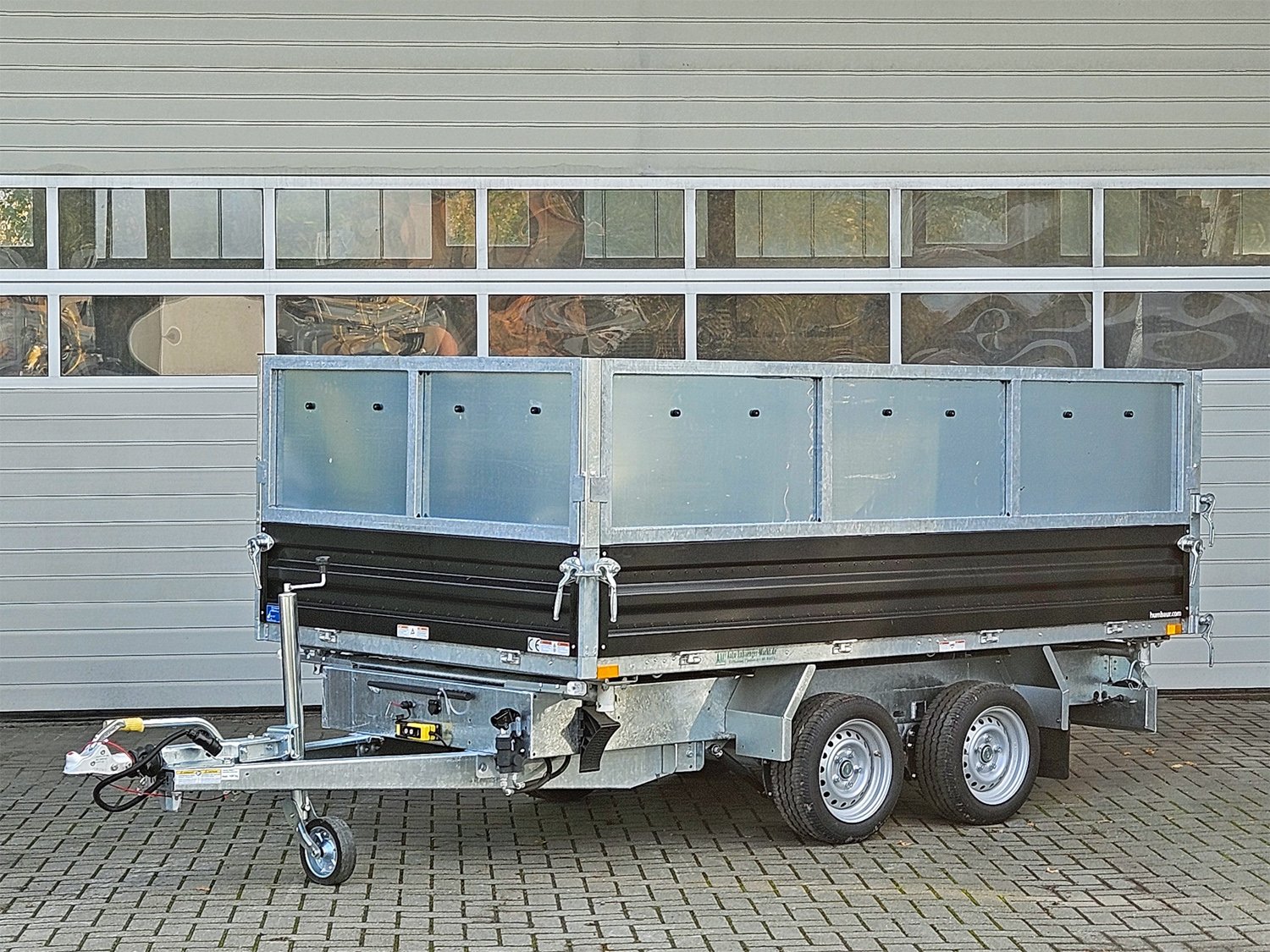 Humbaur HTK 3000.31 – Stahl-Kippanhänger – E-Pumpe, Aufsatz 600 mm