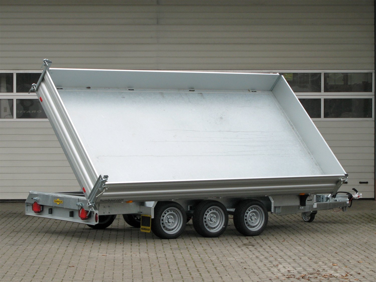 Humbaur HTK 3500.41 – Tridem-Kippanhänger – Alu, elektrische Pumpe