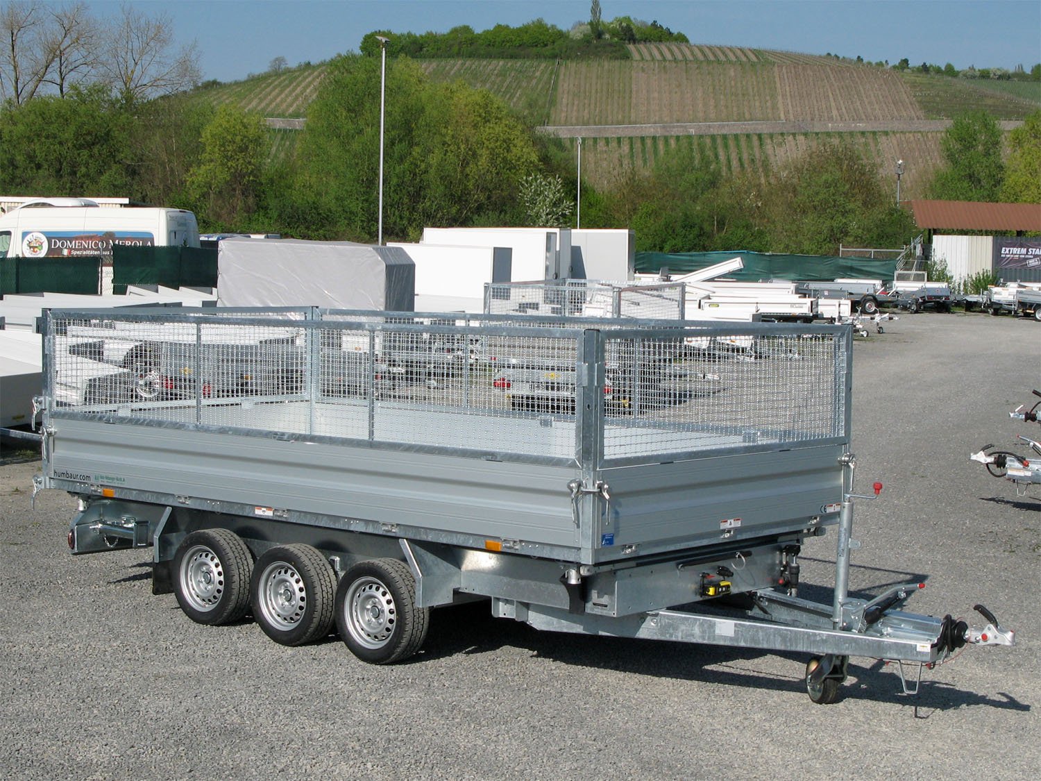 Humbaur HTK 3500.41 – Tridem-Kippanhänger – Alu, Gitteraufsatz 600 mm