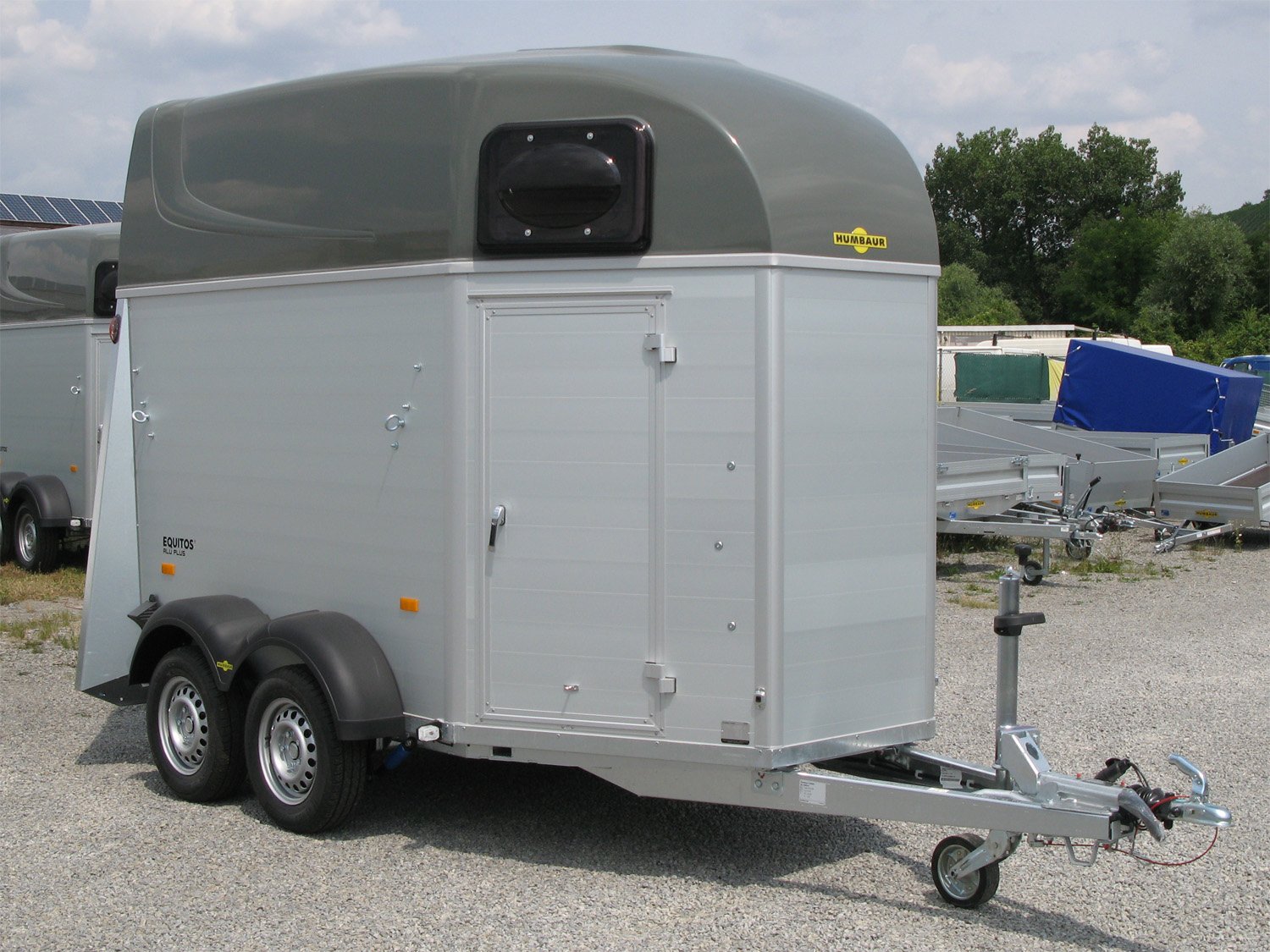 Humbaur Equitos Alu 2000 – Pferdeanhänger – 21 mm Boden, 100 km/h