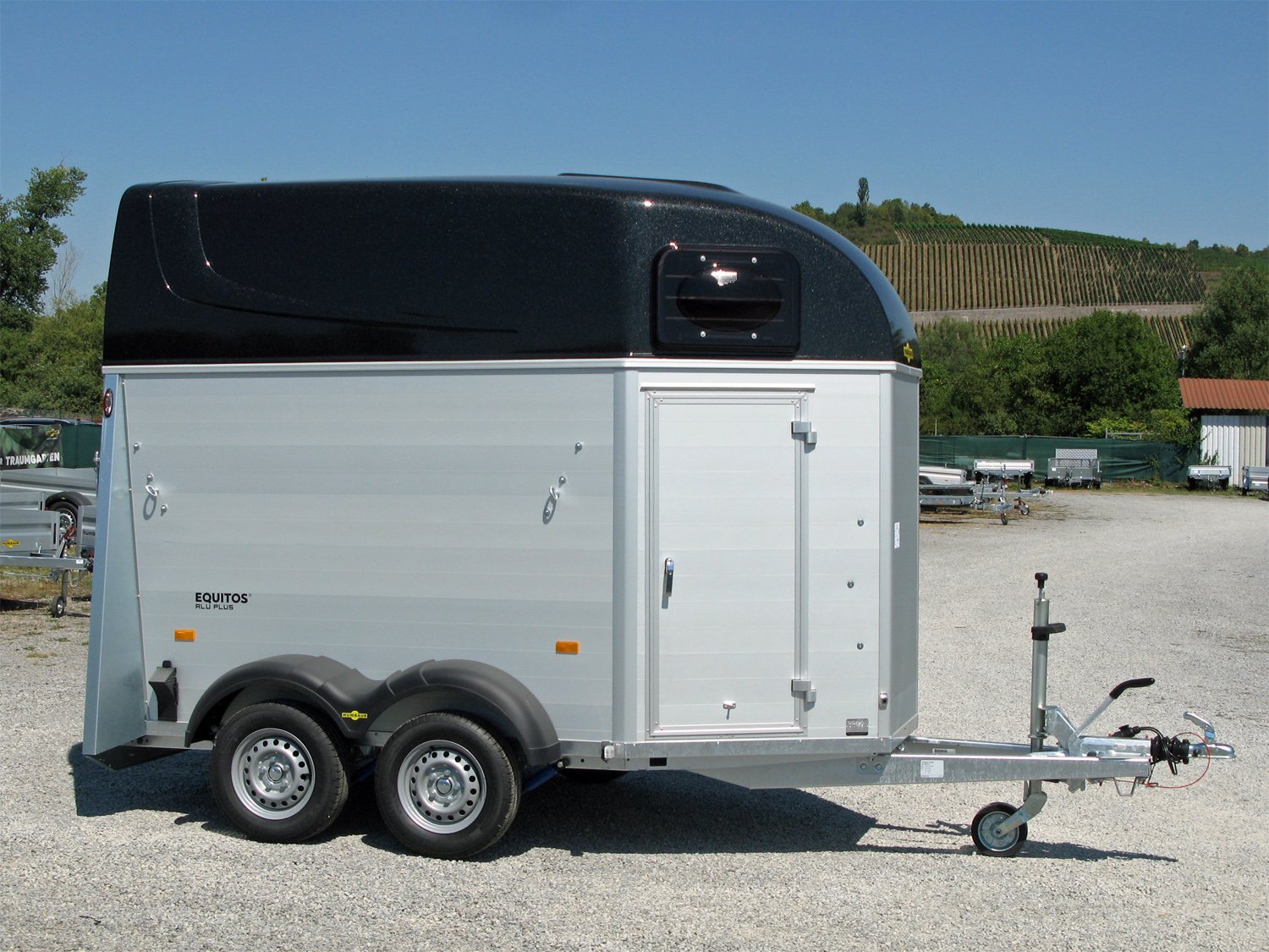 Humbaur Equitos Alu Plus 2400 – Pferdeanhänger – Alu, 100 km/h